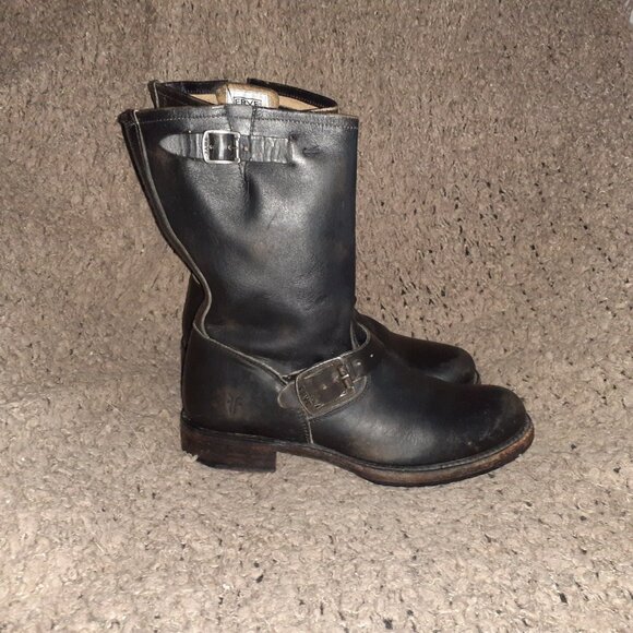 FRYE-Veronica-Short Bootie-Black Distressed Leather-Buckles-Sz 6/6.5-Excellent - Picture 5 of 9